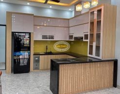 Tủ bếp cánh Acrylic bóng nhũ ánh kim